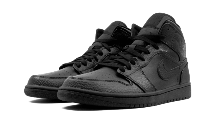 air-jordan-1-mid-triple-black-45a6e4