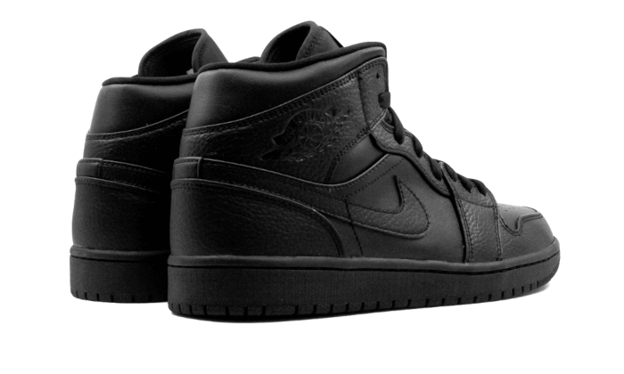 air-jordan-1-mid-triple-black-45a6e4