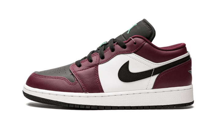 air-jordan-1-low-se-dark-beetroot-black-roma-green-45a6e4