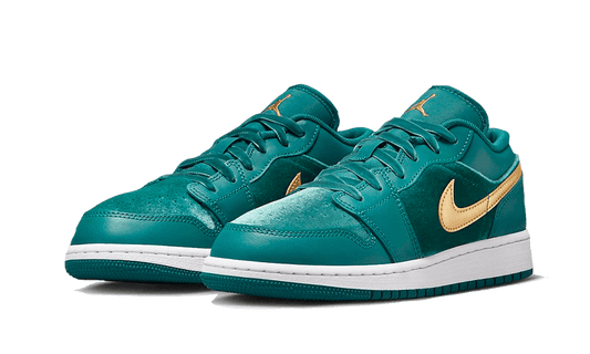 air-jordan-1-low-velvet-geode-teal-45a6e4