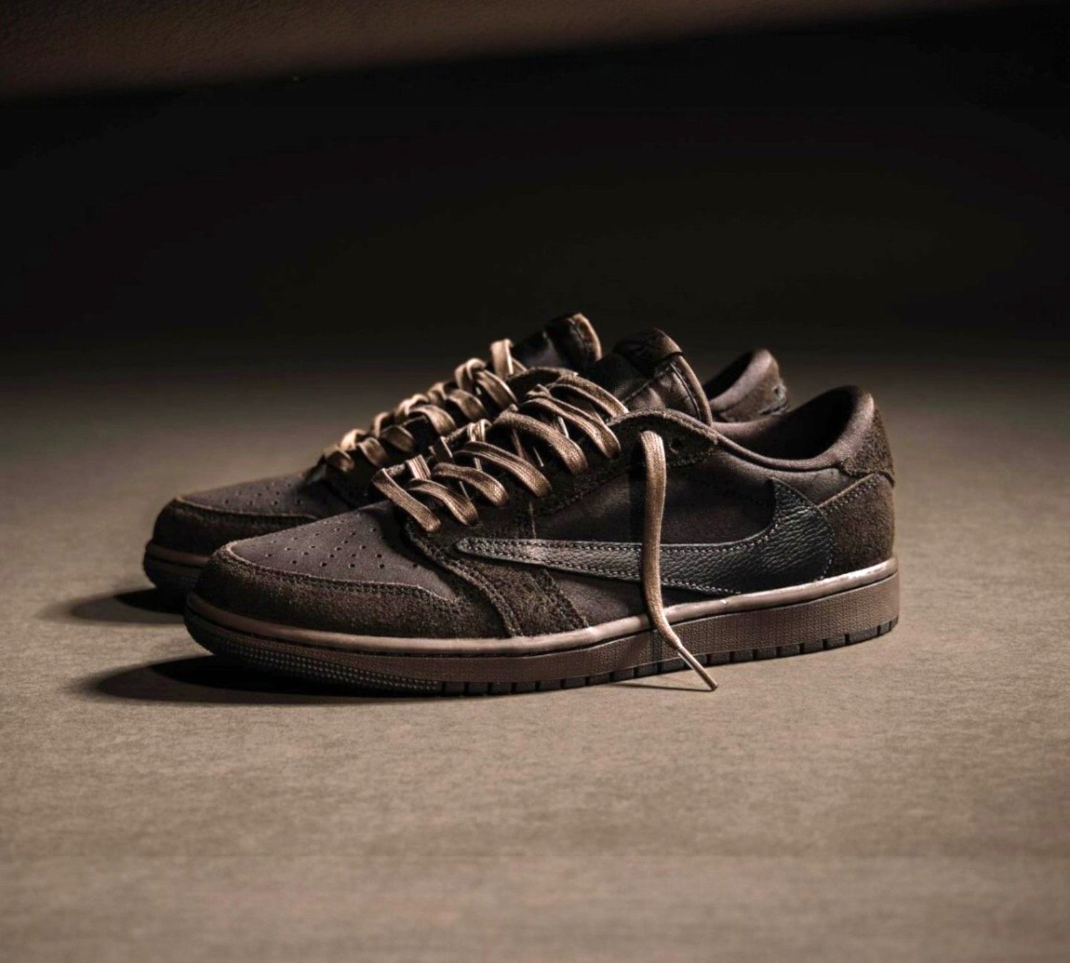 travis-scott-air-jordan-1-low-og-velvet-brown-DM7866-202-mushkicks