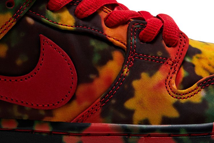SB Dunk Low The Wizard of Oz Poppy Field - FZ1291-600