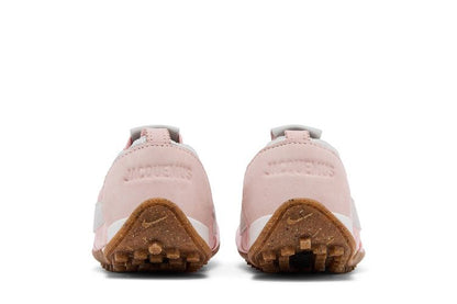 Jacquemus x Wmns Nike Moon Shoe SP 'Aluminum Pink' foto 5