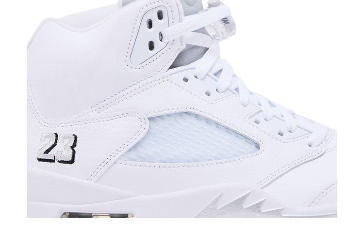 Air Jordan 5 Retro 'White Metallic' 2026 dettaglio suola e materiali