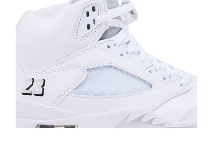 Air Jordan 5 Retro 'White Metallic' 2026 dettaglio suola e materiali