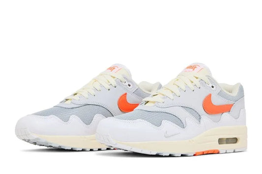 Patta x Nike Air Max 1 'White Pure Platinum' (II7055 100) vista laterale