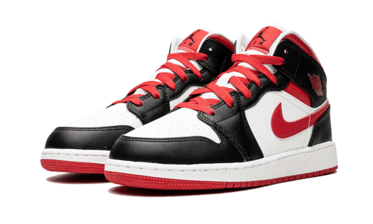 air-jordan-1-mid-very-berry-45a6e4