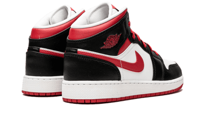 air-jordan-1-mid-very-berry-45a6e4