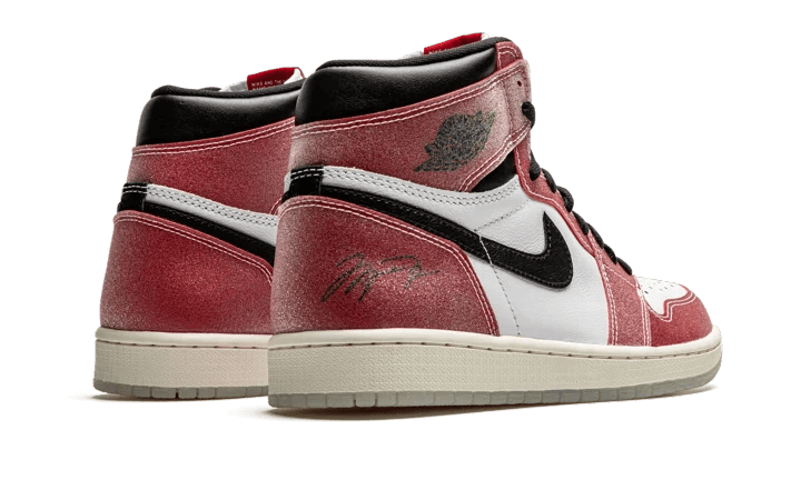 air-jordan-1-retro-high-trophy-room-chicago-friends--family-45a6e4